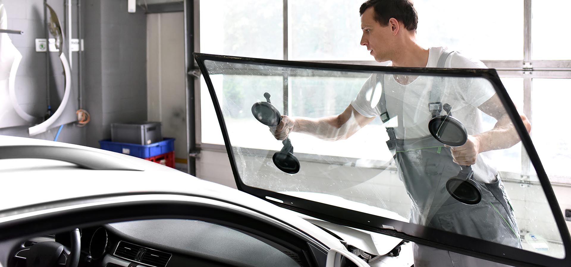 tesla auto glass replacement